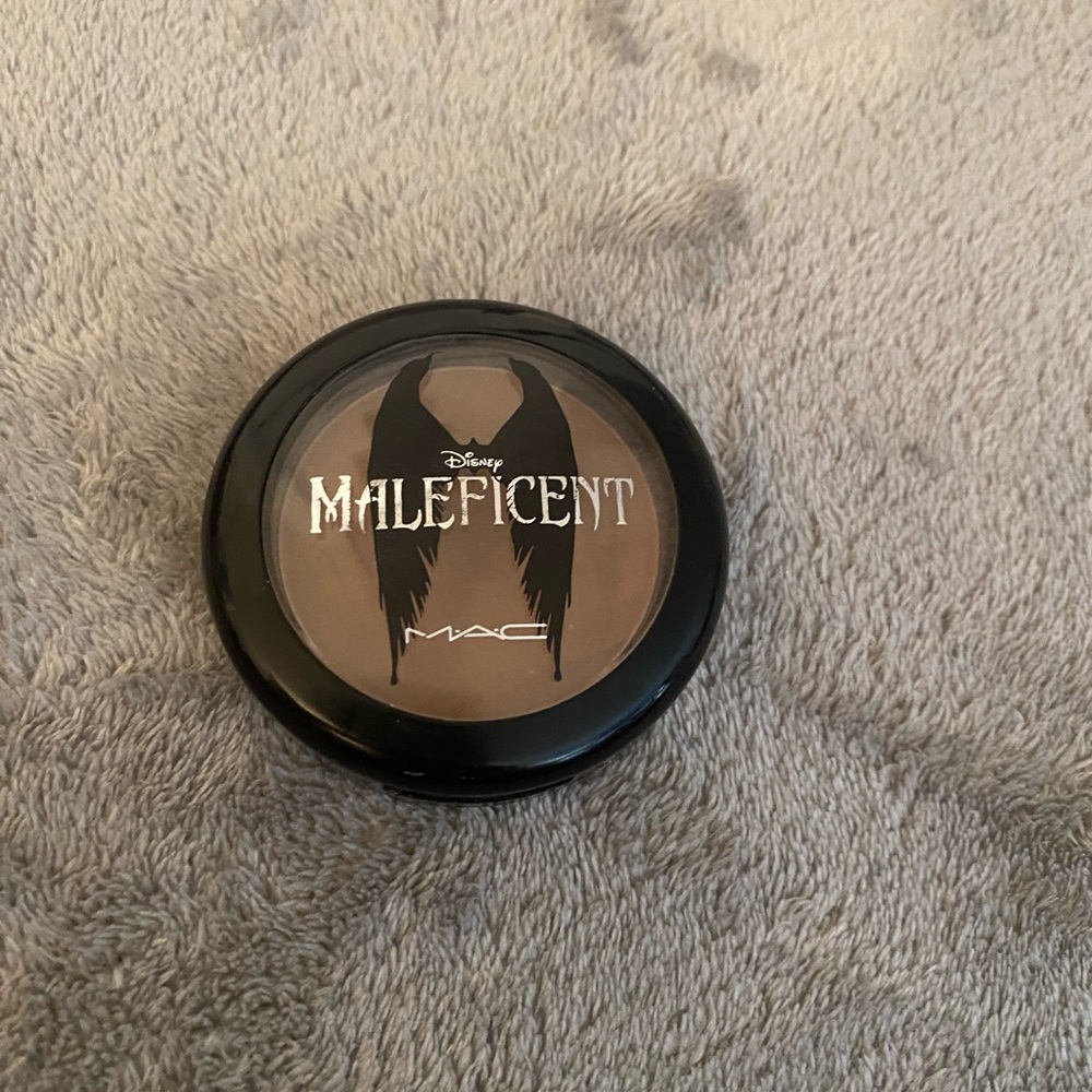 Pre-Owned Like New MAC Maleficent AB3 Sculpting Powder